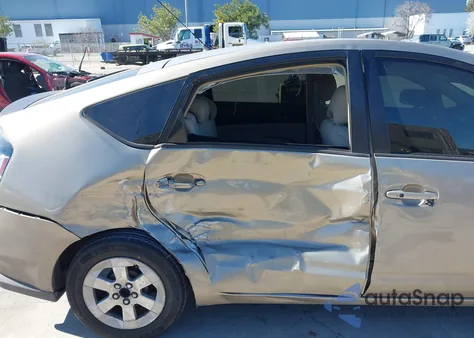 2005 Toyota Prius z USA, uszkodzony, nr VIN JTDKB20U153046993